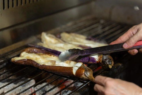  来海口古姑姑听海吃烧烤享受深夜食堂的美食与浪漫