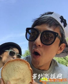  不秀恩爱会死的邓超又虐狗竟敢斥责娘娘烤面包手艺