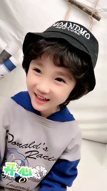  嘟嘟变脸太快了各种表情也很形象,生气的时候还有点小可爱呢