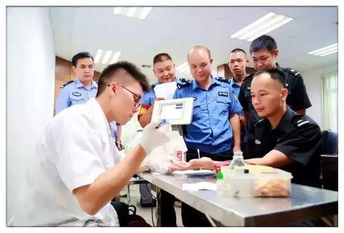  警察献血疼成表情包爆红网络,但背后的故事你知道吗