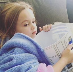 巴西小女孩可爱表情走红 巴西小女孩可爱表情走红