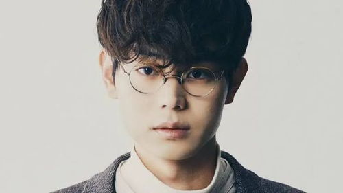  菅田将晖惊艳亮相网友大呼惊艳,狗啃浏海光秃金眉惊艳全场