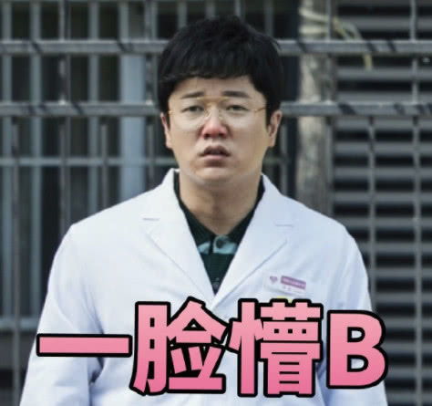  罗云熙赵品霖现场为ig助威肖央上热搜