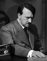 希特勒举手礼表情包