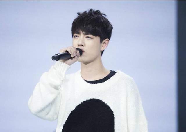 同为娱乐圈顶流男明星,朱一龙和肖战谁走得更远网友真不好说 同为娱乐圈顶流男明星,朱一龙和肖战谁走得更远网友真不好说