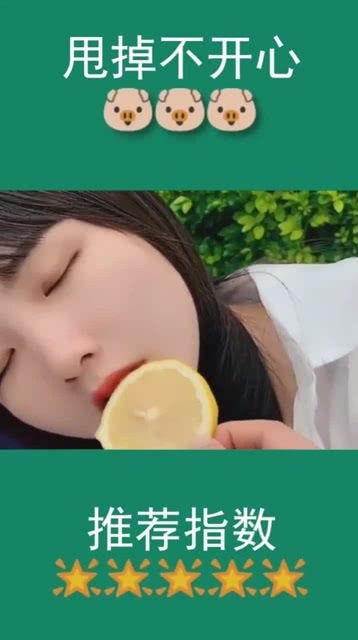  调皮弟弟恶搞睡着的姐姐,这个表情真是太逗了