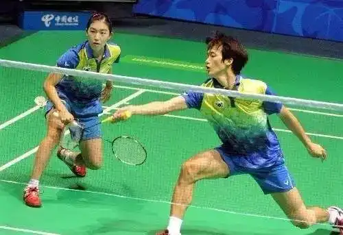 男女搭配打球不累,羽毛球混双配合中到底哪些球归男生打 男女搭配打球不累,羽毛球混双配合中到底哪些球归男生打