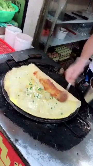  深夜美食诱惑杂粮煎饼和煎饼果子到底有啥差别你们知道吗