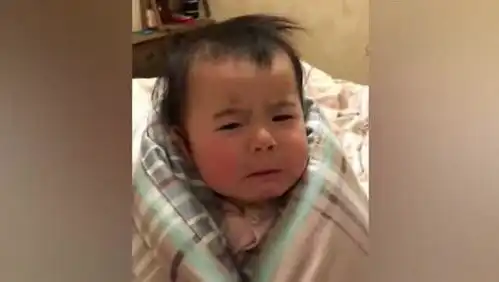  当宝宝听到自己的亲妈不要自己的时候,这小表情简直让人无法招架