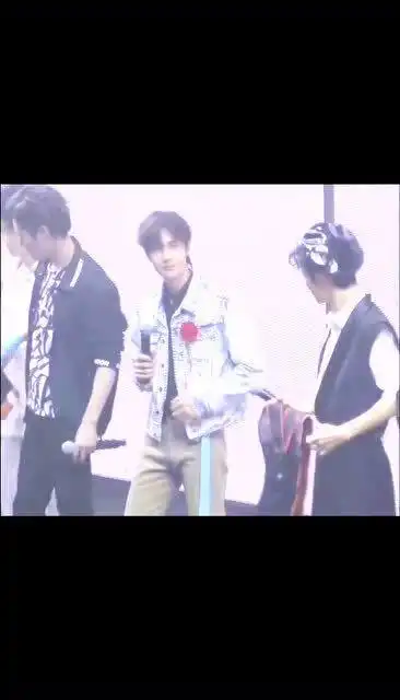 敢情王一博愿不愿意做卖萌的表情,也要看对象是谁 敢情王一博愿不愿意做卖萌的表情,也要看对象是谁