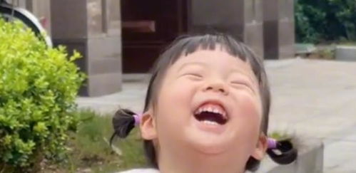 表情包女孩丸子妹,凭挠头动图走红,2年涨粉超800万 表情包女孩丸子妹,凭挠头动图走红,2年涨粉超800万