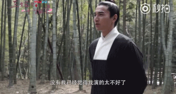  夜华这太好笑了,差点被自己绊倒,笑成表情包