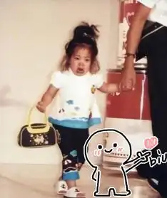 欧阳娜娜小时候走秀照曝光,眼神迷茫,因被迫营业痛哭 欧阳娜娜小时候走秀照曝光,眼神迷茫,因被迫营业痛哭