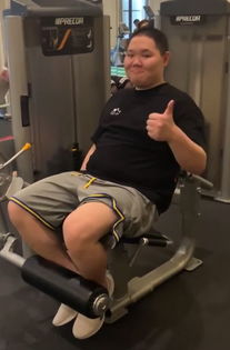 神探苍扒瓜pdd17天瘦26斤,健身表情笑到裂开,瘦出脖子参加八周年庆典 神探苍扒瓜pdd17天瘦26斤,健身表情笑到裂开,瘦出脖子参加八周年庆典