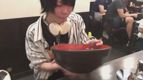  深夜吃货食堂,秒变表情包,观众外卖走起