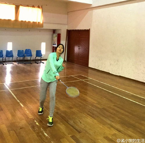  孟非17岁女儿近照曝光亭亭玉立爱打羽毛球