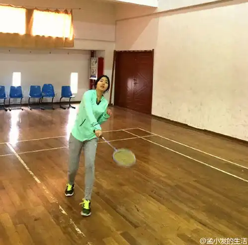 孟非17岁女儿近照曝光亭亭玉立爱打羽毛球 孟非17岁女儿近照曝光亭亭玉立爱打羽毛球