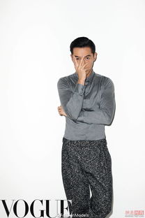  刘雯胡歌每人一套look拼pose,表情包谁赢