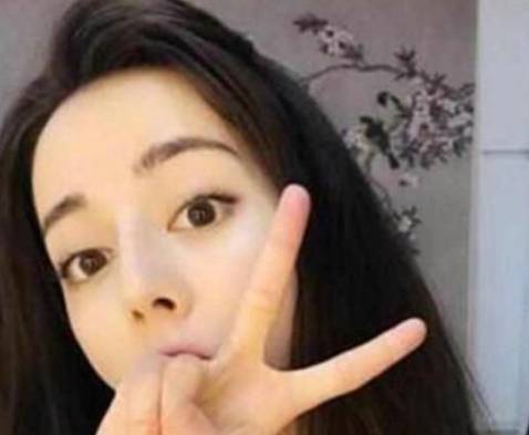  带你参观迪丽热巴的豪宅家里窗帘也是粉色的,看起来太可爱了