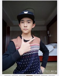 严肃boytfboys易烊千玺晒9连拍表情高冷