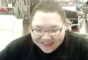 pdd刚向观众哭完穷,转身就给冯提莫刷20万礼物,原因令人无奈 pdd刚向观众哭完穷,转身就给冯提莫刷20万礼物,原因令人无奈