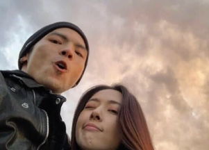  向佐郭碧婷日本度蜜月,教科书版宠妻,亲昵之时还做这一动作