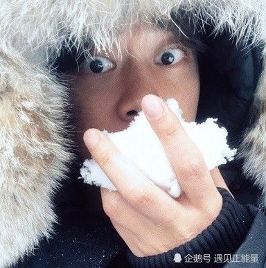  李易峰晒近照,眼睛瞪得大大的,网友偶像包袱哪里去了