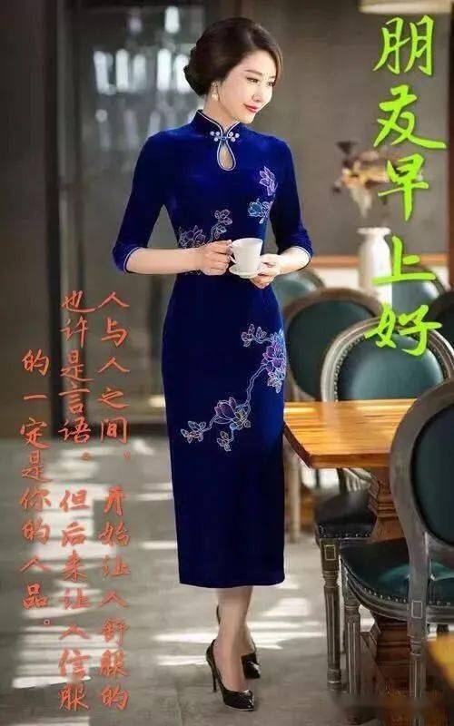  7张非常漂亮的美女早上好问候动态表情图片秋天温馨的早安问候祝福美女图片精选