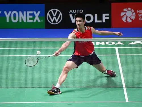  亚锦赛李诗沣男单亚军羽毛球亚锦赛丨李诗沣获得男单亚军