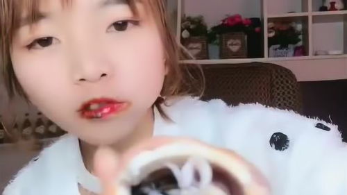  美女小姐姐爆个网红八爪鱼,满满的墨汁,吃出幸福的味道