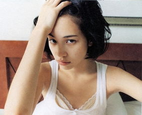  美丑之间偏偏火遍亚洲撩倒男神,她怎么就成了日本最会穿搭女星