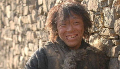  候车室现女版黄渤,像双胞胎一样,黄渤本人终于出来回应了