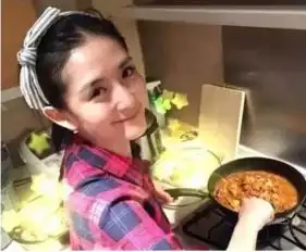  朱孝天黄磊白百何谢娜张柏芝盘点会做饭的明星