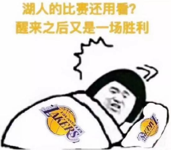  第一节末端,考神与莫里斯率先整活儿,引爆全场气氛考辛斯