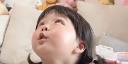  表情包女孩丸子妹,凭挠头动图走红,2年涨粉超800万
