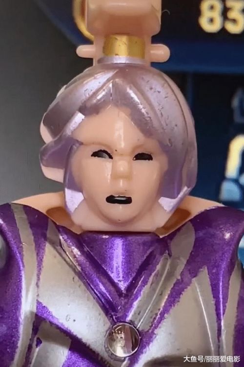  天美看了想打人,小贩制作王者荣耀魔神手办,丑哭小学生