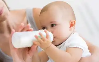 最新表情包女婴放屁被发现表情亮了 最新表情包女婴放屁被发现表情亮了