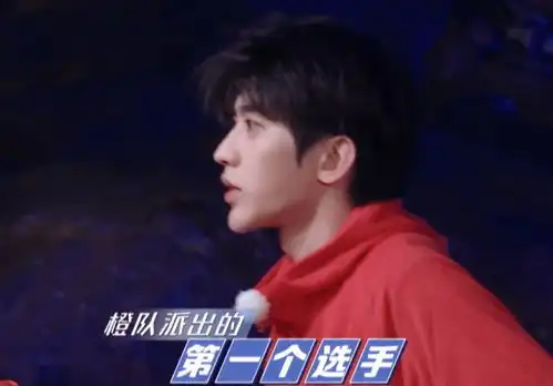  节目组统一发团服,本以为蔡徐坤穿会很一般,看清效果后我爱了
