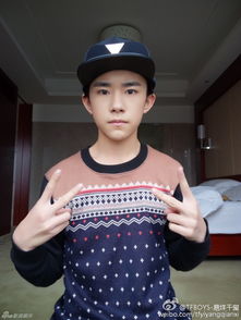  严肃boytfboys易烊千玺9连拍穿秋衣仍高冷9
