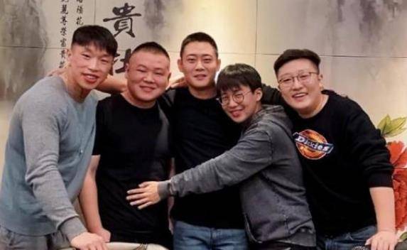  郭麒麟晒德云社成员醉酒照,看到岳云鹏删掉照片咱们还能做兄弟
