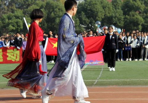  大学运动会各专业开场火了,文科生很靓丽,医学生成段子手