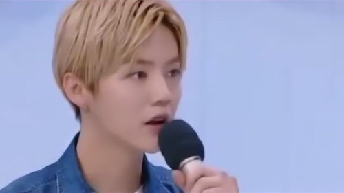  关晓彤为跑男团跳热舞,一旁鹿晗的表情亮了网友这就是爱情
