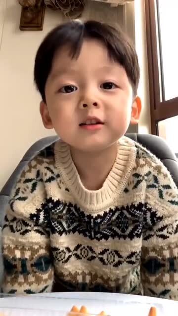 wink表情包小男孩wink