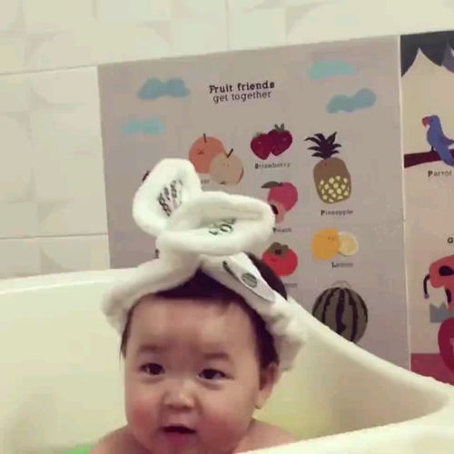  你们的表情包女孩黄夏温