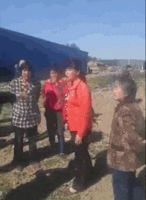  所谓文斗,就是你打我一下,我打你一下,谁也不许躲闪