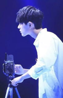 这是第一个被粉丝称为人间社畜的爱豆吧 这是第一个被粉丝称为人间社畜的爱豆吧