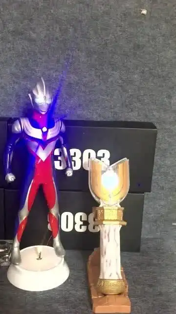 拿出我珍藏的迪迦奥特曼和神光棒,看到眼前的一幕,怀念我的青春 拿出我珍藏的迪迦奥特曼和神光棒,看到眼前的一幕,怀念我的青春