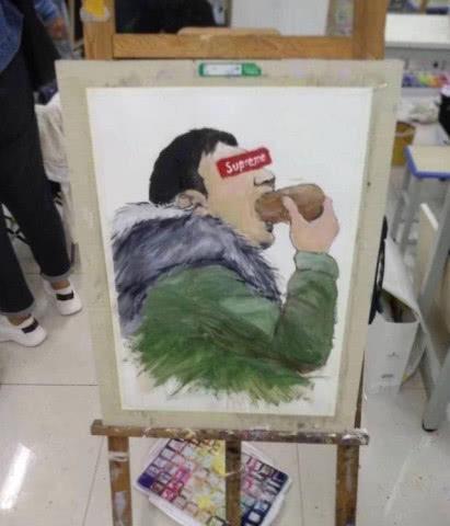  王思聪才是电竞最大流量吧吃热狗照片表情包周边都出来了
