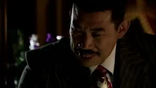 雪豹鬼子邀请陈怡跳舞,眼睛直直看着陈怡,注意文章表情 雪豹鬼子邀请陈怡跳舞,眼睛直直看着陈怡,注意文章表情