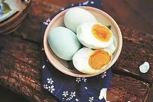  我吃的盐比你吃的饭还多健康吗日常饮食摄入盐分要注意
